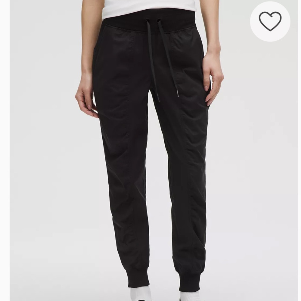 Lululemon Mid Rise Jogger size 6 NWOT